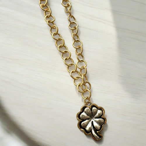 Trebol Oro Necklace