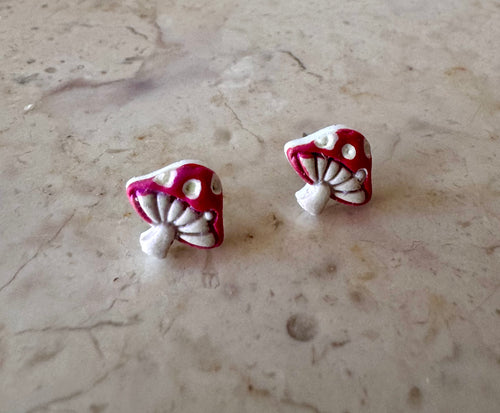 Honguito clay studs