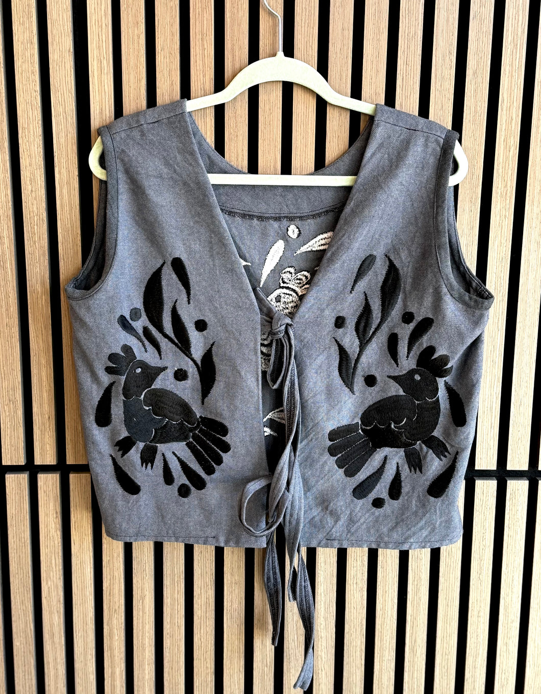 Pajaros Gris Vest