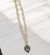 Trebol Oro Necklace