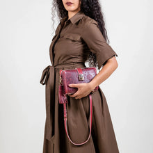 Liebre Crossbody Bag